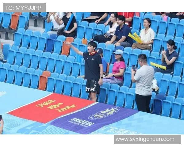 五粮液足球明星助力中国足球崛起展现青春活力与拼搏精神