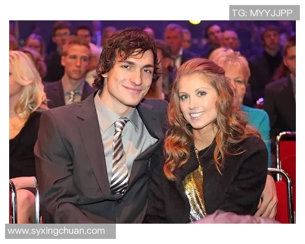 德国足球明星小猪太太的传奇人生与足球之路揭秘