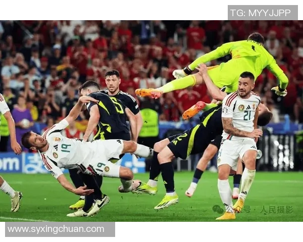 小鲜肉与足球明星同框合影展现青春活力与运动魅力的精彩瞬间