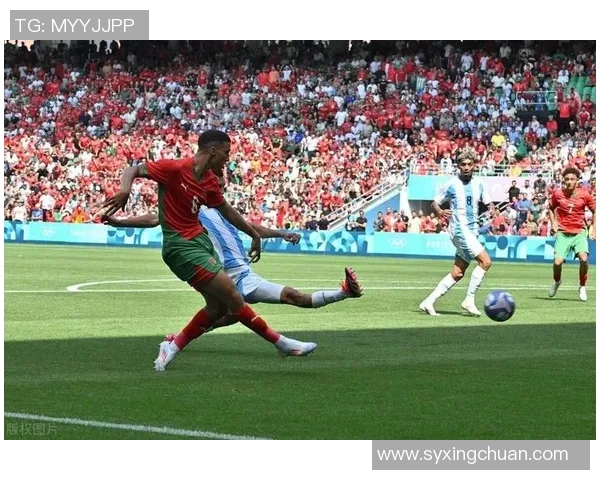 足球明星温馨瞬间合集揭秘他们与球迷亲密互动的感人时刻